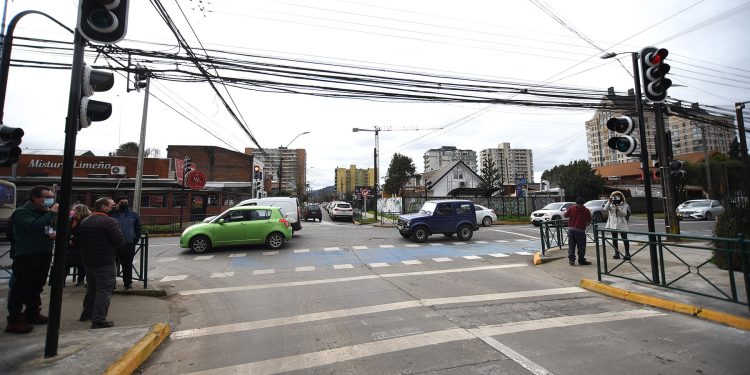Nuevo semáforo en las calles de Temuco