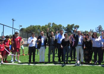Inauguran cancha de pasto sintético en Loncoche