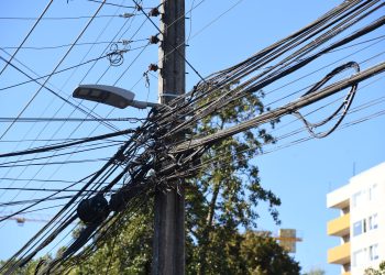 Programa de retiro de “basura aérea” sacó 40 mil metros de cableado en desuso