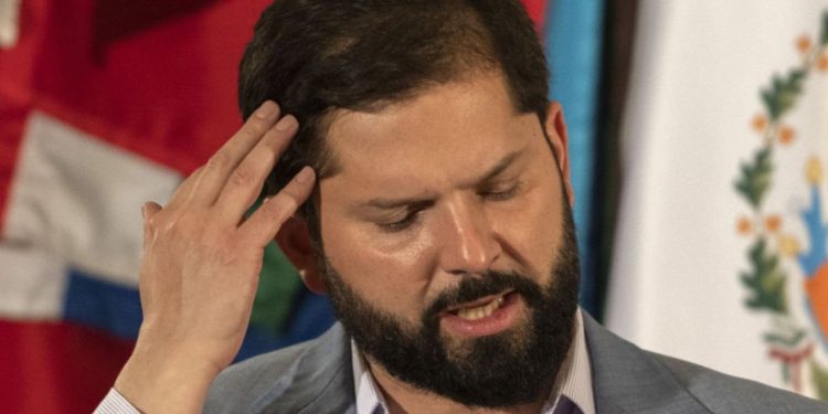 Desaprobación del presidente Boric llegó al 70%