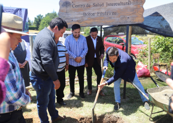 Colocan primera piedra del nuevo espacio del Centro de Salud Intercultural Boroa Filulawen