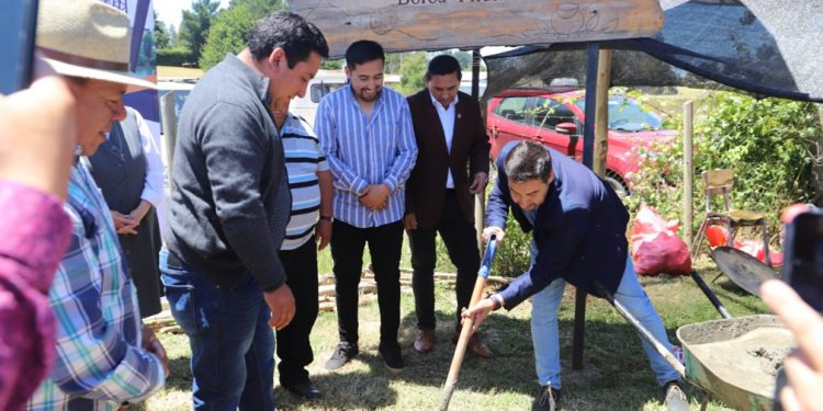 Colocan primera piedra del nuevo espacio del Centro de Salud Intercultural Boroa Filulawen