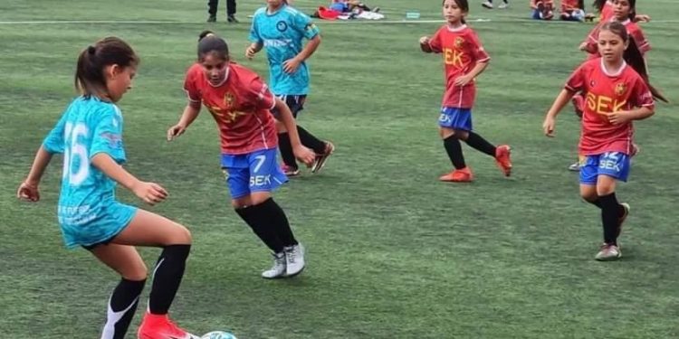 La escuela de fútbol femenino que quiere marcar un hito en Temuco