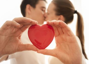 73% de los chilenos con pareja declaran estar satisfechos con su vida romántica o sexual
