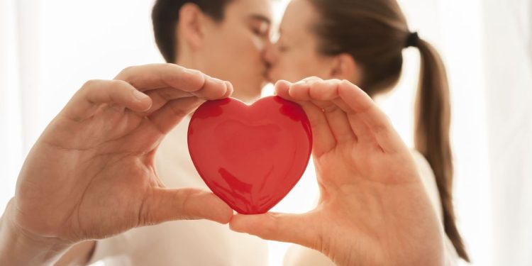 73% de los chilenos con pareja declaran estar satisfechos con su vida romántica o sexual