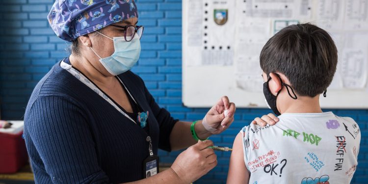 Minsal llamó a comunidad escolar a vacunarse