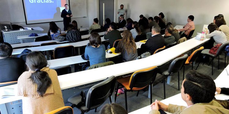 CONADI abrió concurso para financiar becas técnicas, de magíster y doctorados para mapuche de La Araucanía