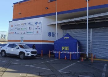Persona en situación de calle fue encontrada muerta en estacionamiento de local comercial en Temuco