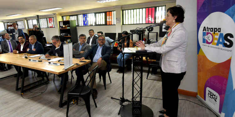 Ministra de Salud en visita en Temuco se compromete lograr centros de diálisis municipales