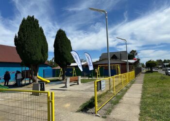 Se ilumina plaza Los Regidores en Teodoro Schmidt