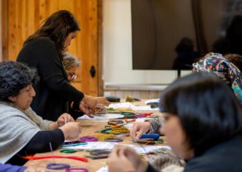 Postulaciones abiertas a curso gratuito de gestión cultural para artesanas textiles