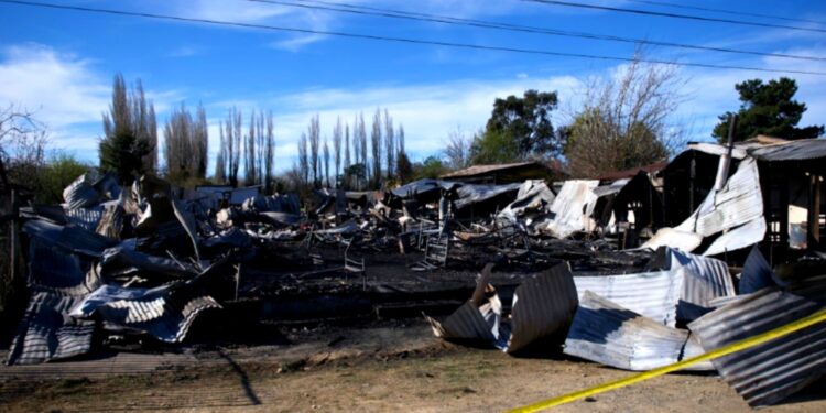 Cinco víctimas aún no han sido identificadas tras fatal incendio en hogar de adultos mayores de Pitrufquén